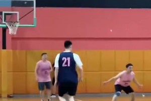 起猛了，远看以为是谷爱凌，仔细一看原来是戈登